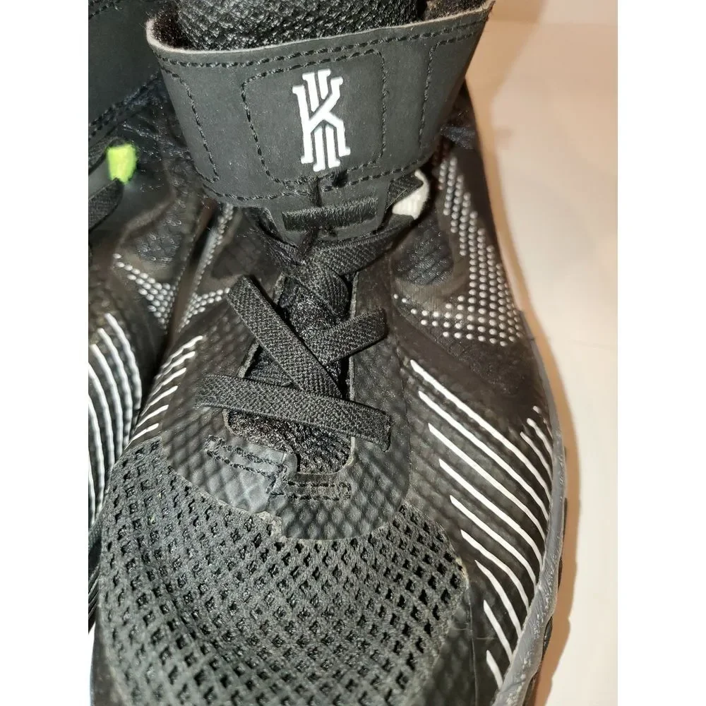 Nike Kyrie Flytrap 5 Boy's Size 3y Black‎ Sneakers Shoes DD0339-002